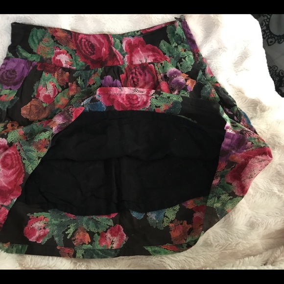 deLiA*s BLACK FLORAL SKIRT 3 - Picture 4 of 4